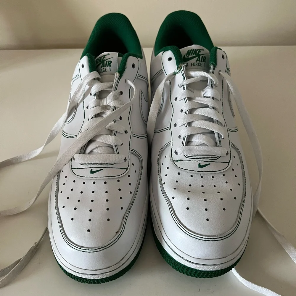 Nike Air Force 1 size 9.5M, white with green stitching - Picture 8 of 13